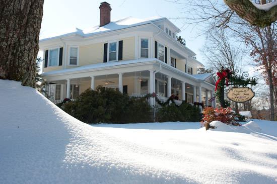 Elizabeth Leigh Inn in the snow, viewed from 5th Avenue West